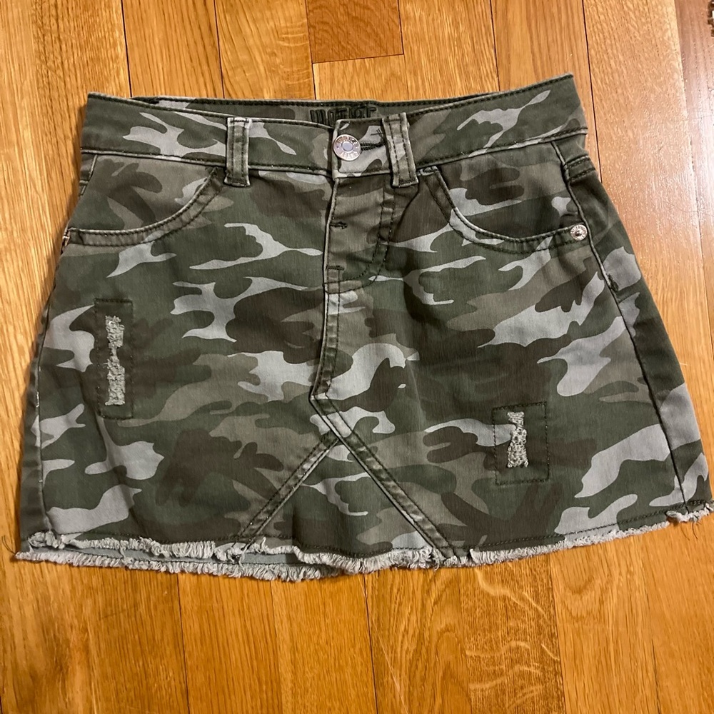 Justice camo skort, never worn